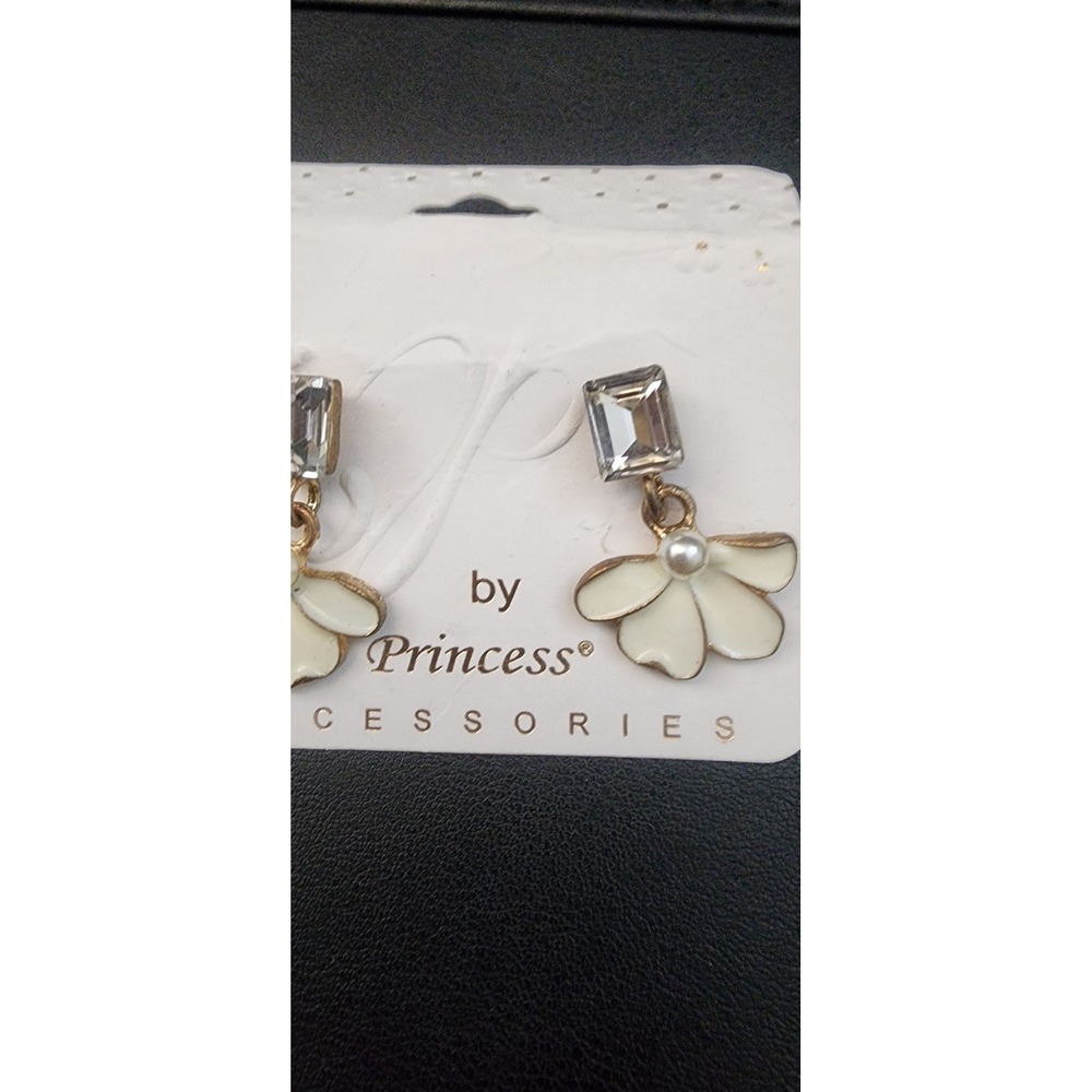 Princess Accessories Cream Enamel Flower Faux‎ Pearl Crystal Drop Earrings Gold - Picture 2 of 4